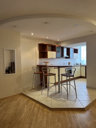 Оренда 3 кімнатна квартира вул.Тополева,4 130м ремонт,метро Вокзальна - фото 1