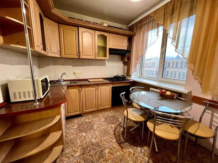 Оренда 3 кімн. квартири, вул. Мала Житомирська 10, Центр, Хрещатик - фото 1