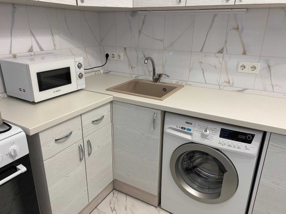 Перша здача після капітального ремонту, біля метро! Киев