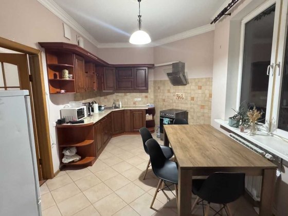 Здаю квартиру на Дмитрівській, площа Галицька, метро Лук'янівка. Киев