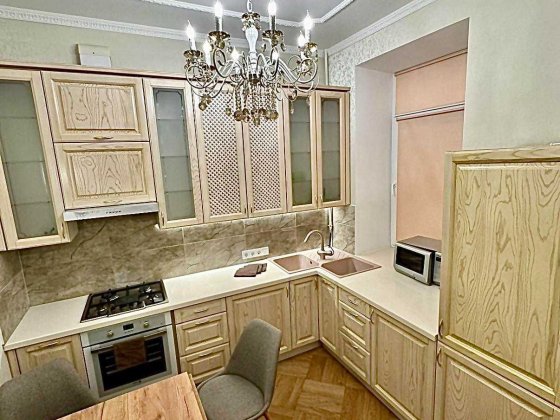 Оренда 2-к, Центр , Чикаленка, м.Площа Українських Героїв -3 хвилини .