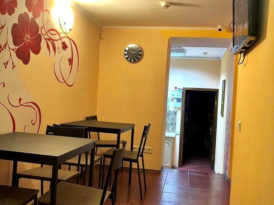 Не большой Хостел,  на пять блоков Київ