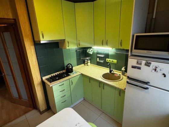 Здається 1-кімнатна від власника. Киев