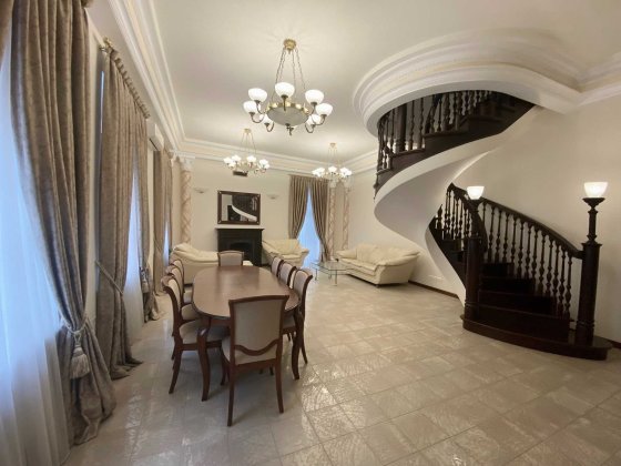 Оренда, вул. Михайлівська, 4 к. 180 м2, від господині, шикарна Киев