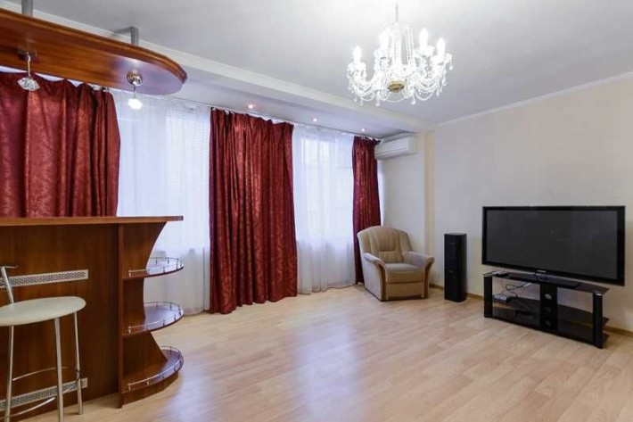 Без комісії,Довготривало 3 к, світло 24/7. вул. Володимирська 51/53 - фото 1