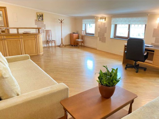 Двокімнатна в центрі,  70 кв м Киев