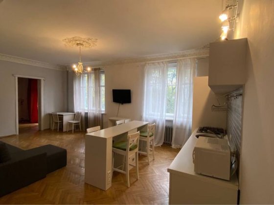 Трехкімнатна квартира на Білоруський Київ