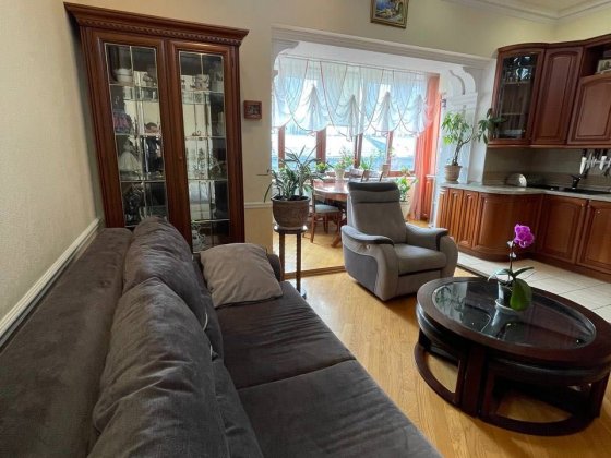 Академіка Богомольця 7/14 Оренда 3к квартири Липки