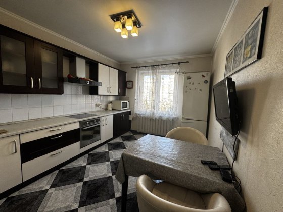 Оренда трьохкімнатної квартири за адресою: Смілянська 15 Київ