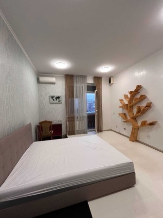 3к квартира 103 м², меблі, техніка, тепла підлога,  два балкони - фото 1