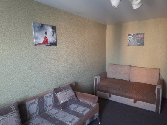 Однокімнатна,  Метрополіта Липківського  24, метро  Вокзальна, центр Київ