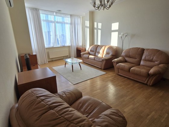 Оренда 3х к квартира ст.м.Політехнічний інститут ,вул Провіантська 3