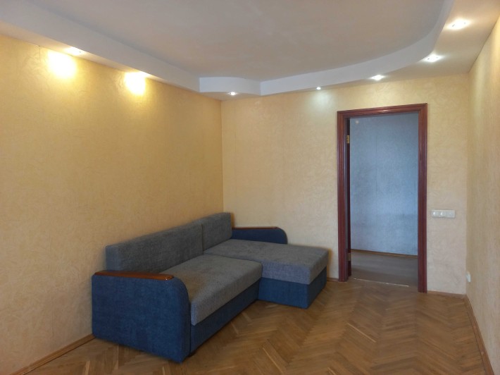 Ратушного, 5. Оренда просторої двокімнатної на Батиєвій горі. - фото 1