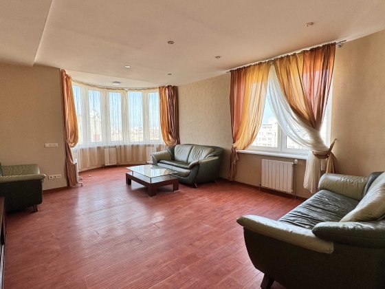 Без % оренда просторої 5к. на Освіти 14-А, 258 м.кв.