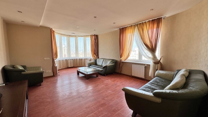 Без % оренда просторої 5к. на Освіти 14-А, 258 м.кв. - фото 1