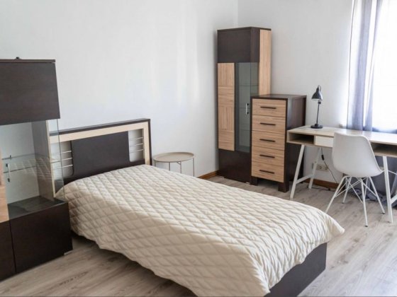 Аренда квартиры центр Киева, Гончара Олеся, бомбосховище, 4 к, безнал Киев