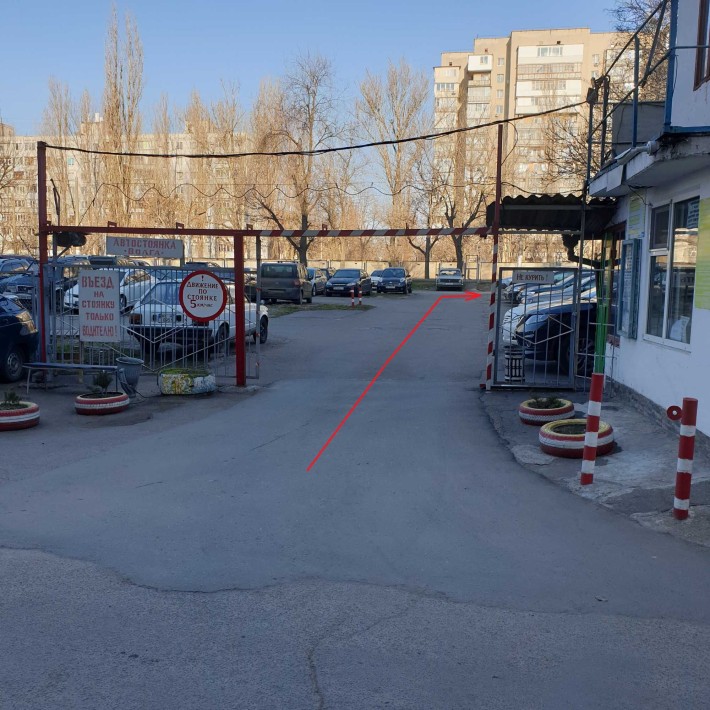 Сдам в аренду место на охраняемой автостоянке на пр. Добровольского - фото 1