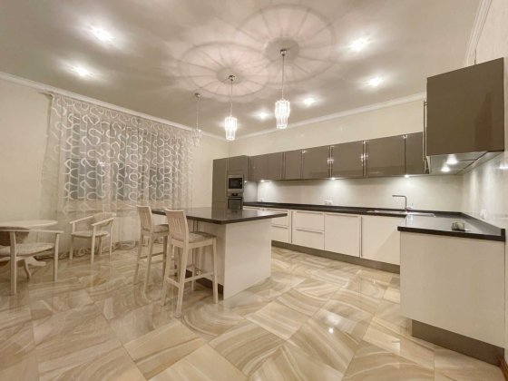 Здається трьохкімнатна квартира. Метро Шулявська. Генератор Киев