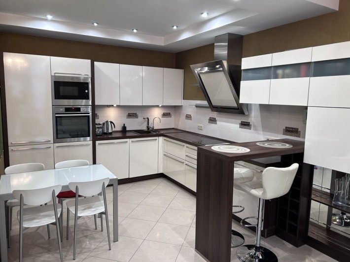 Білоруська 3. Трикімнатна 115 м2. + паркомісце. - фото 1