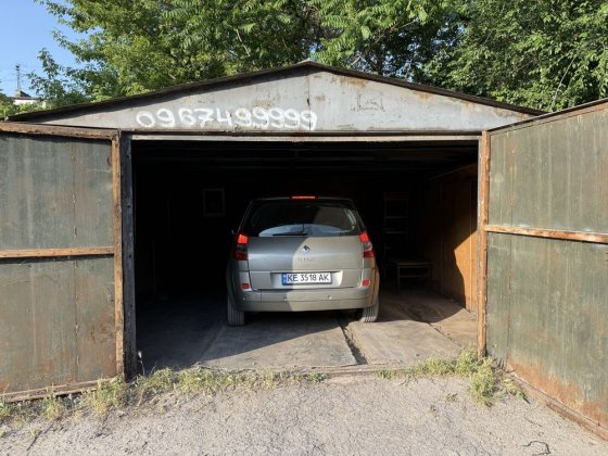 гаража на аношкина , продам гараж центр города Каменское