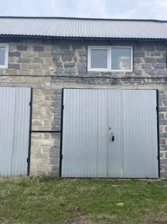 Гараж двоповерховий з шлакоблоку - фото 1