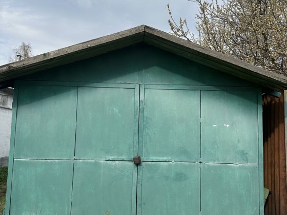 Гараж з приватизованою земельною ділянкою