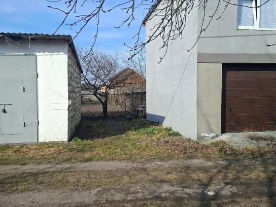 Продам земельну ділянку під будівництво гаража 24 м.кв. центр міста. Старокостянтинів