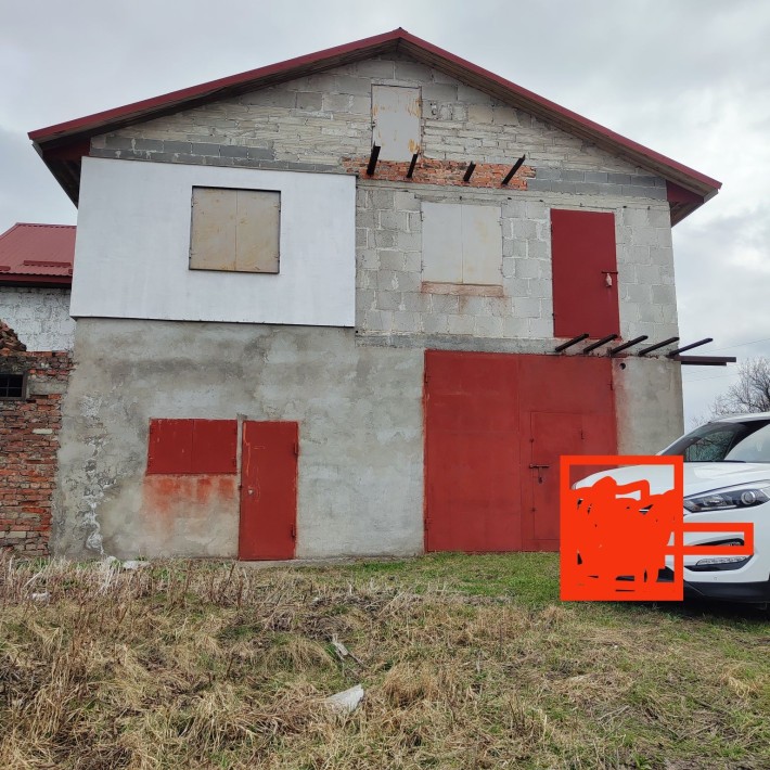 Продам будівлю з двома великими гаражами (під бус / кілька авто) 200 - фото 1
