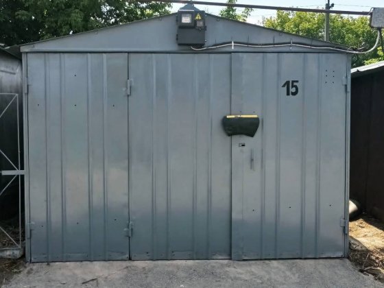 Продается в гаражном ко́оперативе 3 приватизированный гараж Бровары