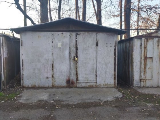 Кооператив "Локомотив" великий гараж на продаж. Вишневое