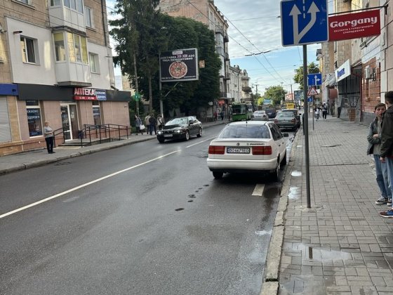 Продам гараж , вул. Б.Хмельницького 13