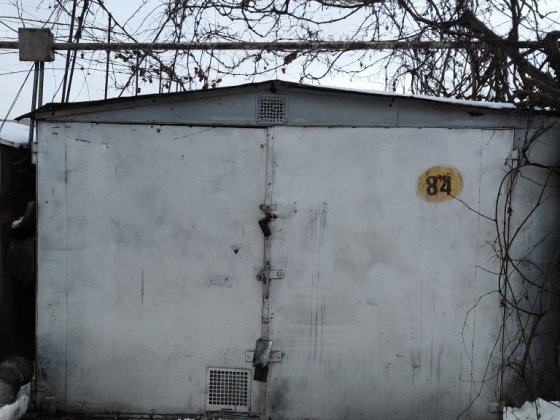 Продам гараж металевий в центрі міста, з середини  обкладений цеглою Черкассы