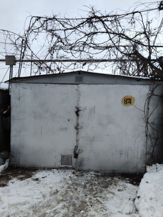 Продам гараж металевий в центрі міста, з середини  обкладений цеглою - фото 1