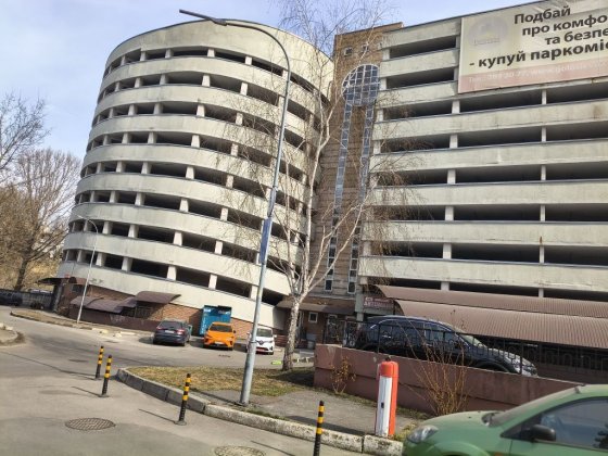 Продам парко місце м.Деміївська. Київ