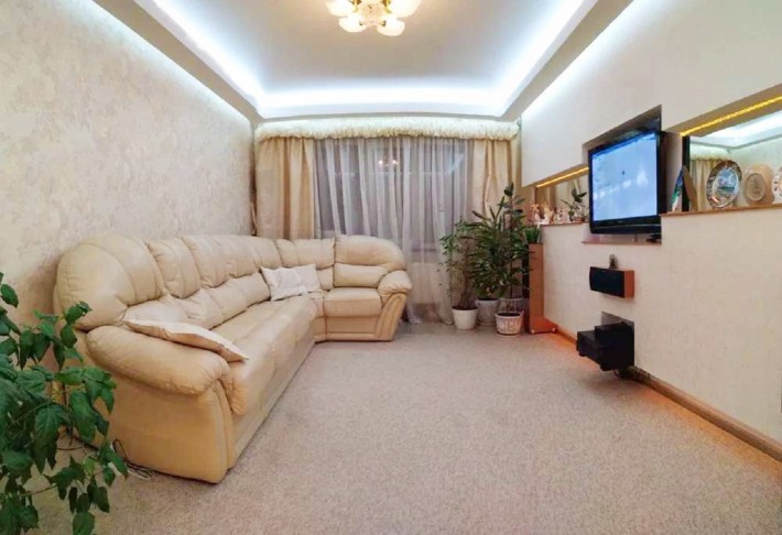 Продам 3к квартиру  з ремонтом, пр-т Свободи 15/1, Виноградар - фото 1