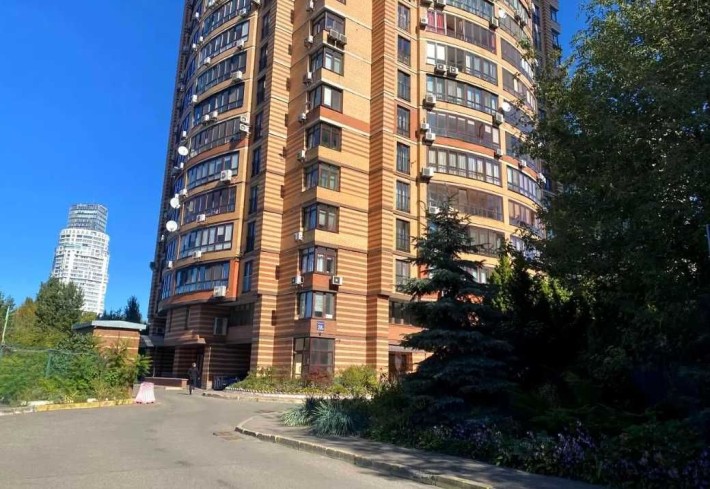 Продам паркомісце в підземному паркінгу , вул. П. Мирного Печерськ - фото 1