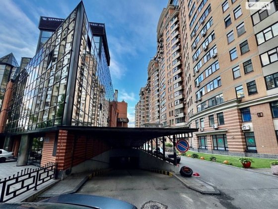 Продам паркомісце Старонаводницька 13, або 2 сусідні! Киев