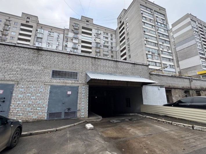 Место в подземном паркинге Рабочая 148 - фото 1