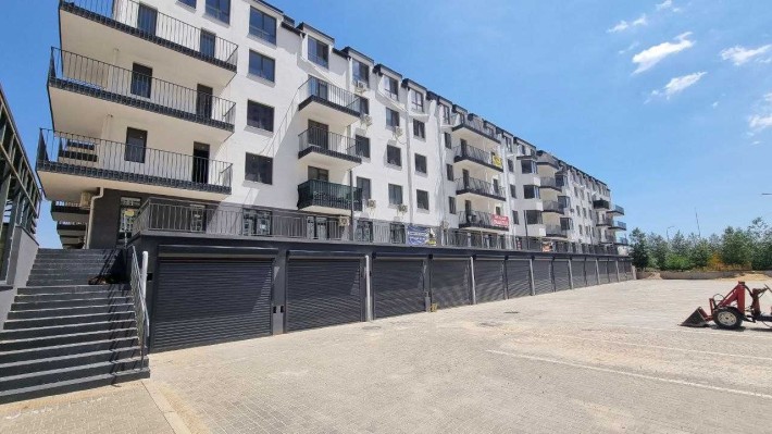 Продам гараж бокс. Сахарова. Свет, вода, канализация, роллеты - фото 1