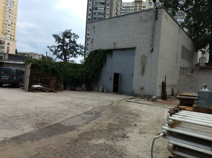 Гараж на Сырце возле американского посольства. - фото 1