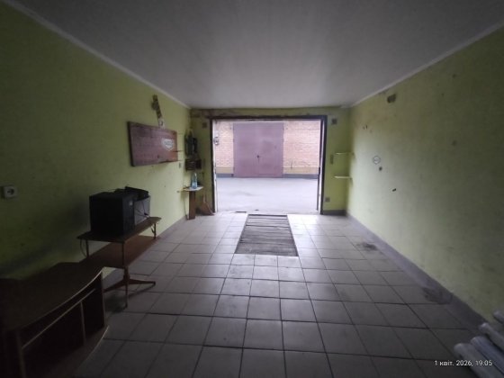 Продам гараж троещина Радосинь під 6 метровий пікап власник хозяїн Киев