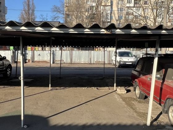 Продам крытое паркоместо на стоянке парковка  Искра 2 Одесса