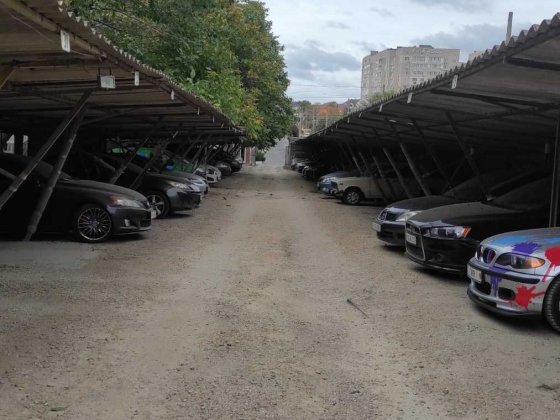 Продам  крытое место на охраняем. автостоянке "Вега" ул.Офицерская Одесса