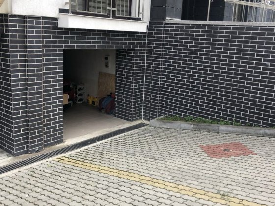 Продам гараж з ремонтом в будинку Угорники