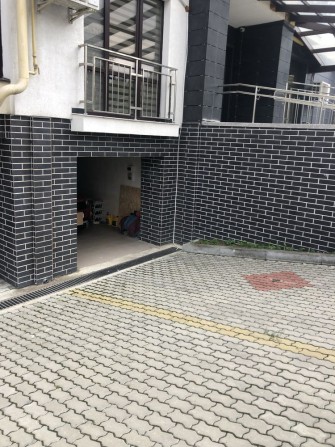 Продам гараж з ремонтом в будинку - фото 1