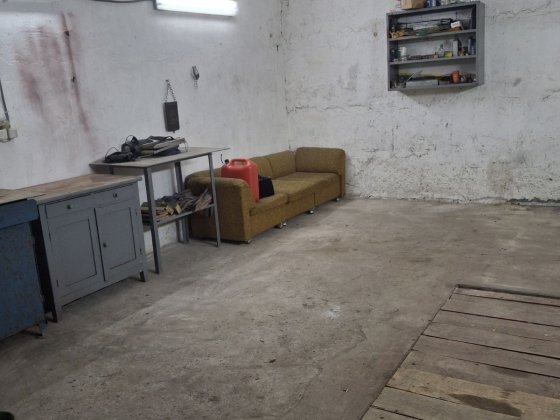 Продаю гараж большей  с хорошей крышей с ямой  и большим подвалом Каравеллово