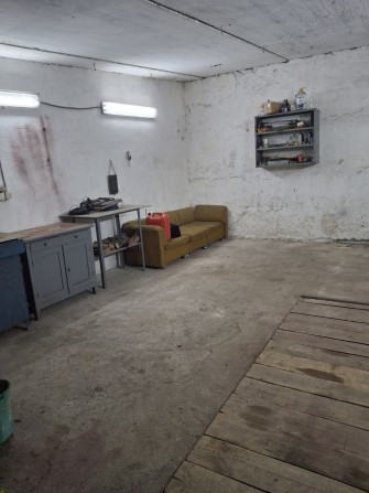 Продаю гараж большей  с хорошей крышей с ямой  и большим подвалом - фото 1