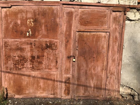 Продам гараж багато місця є Новоселиця