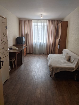 Продам кімнату в гуртожитку в центрі міста  по вулиці Незалежності 3б - фото 1