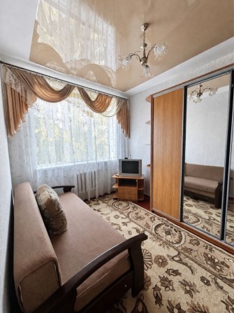 Продаю дві затишні кімнати в гуртожитку в охайному житловому стані. - фото 1